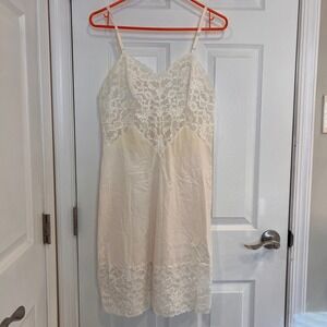 Vintage Vanity Fair Cream Lace Full Slip Dress Size 36 USA Made V-Neck Lingerie